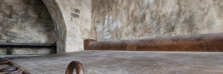 The wooden sleeping platform in the fortress prison.